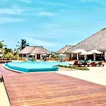 Luxury Apartment With Pool And Golf View