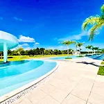 Luxury Apartment With Pool And Golf View